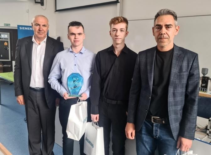 Víťazi 20. ročníka celoslovenskej súťaže mladých elektrotechnikov uspeli s projektom testovacieho modelu batériových článkov